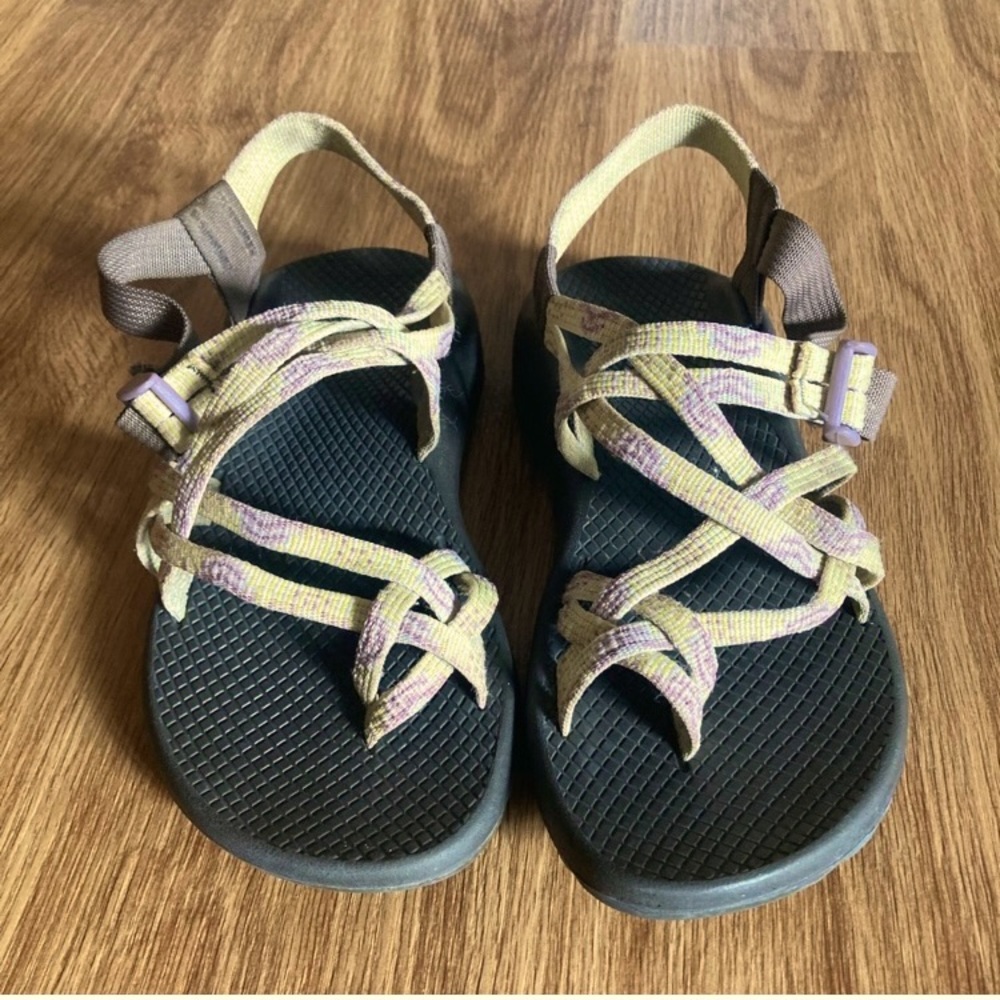 Chaco’s ZX/2 Classic Womens size 7 Yellow & Purple